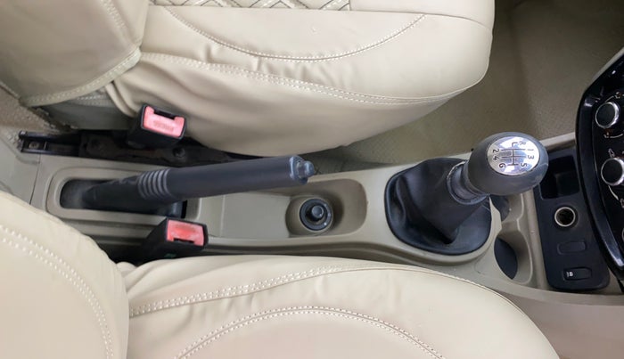 2015 Nissan Terrano XV D THP PREMIUM 110 PS, Diesel, Manual, 74,691 km, Gear Lever