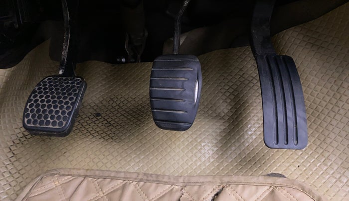 2015 Nissan Terrano XV D THP PREMIUM 110 PS, Diesel, Manual, 74,691 km, Pedals