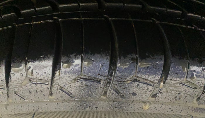 2017 Maruti Dzire ZXI PLUS, Petrol, Manual, 62,739 km, Right Front Tyre Tread