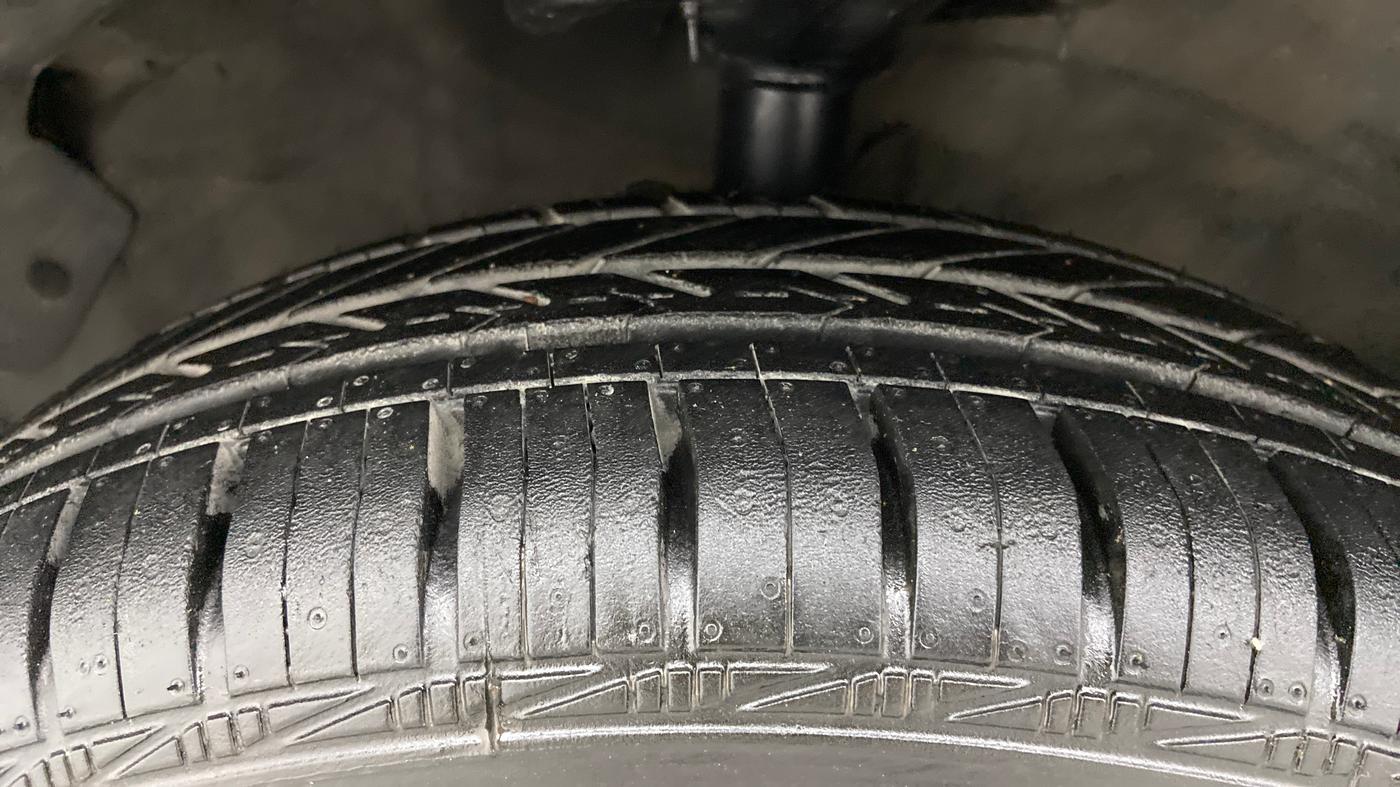 2010 Hyundai i20 MAGNA (O) 1.2, Petrol, Manual, 60,790 km, Left Front Tyre Tread