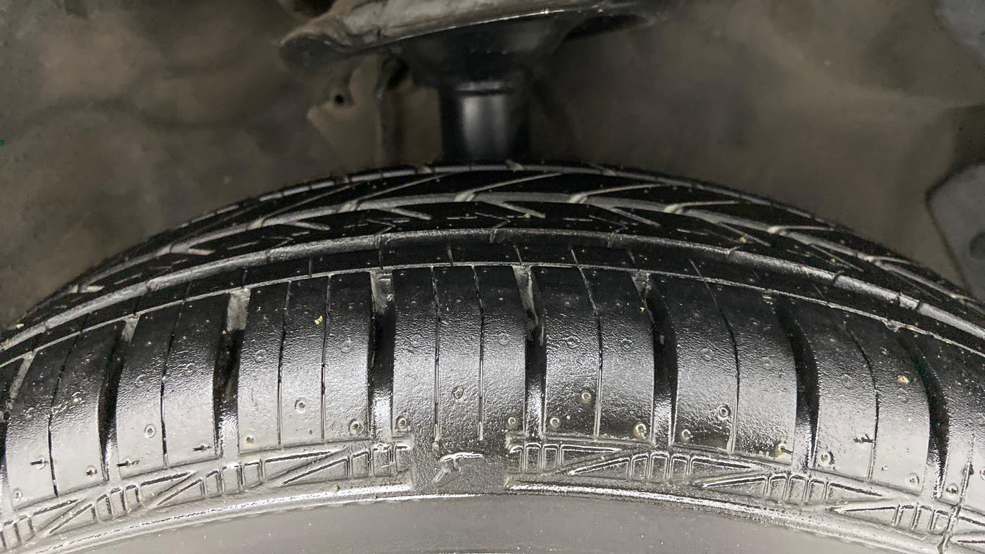 2010 Hyundai i20 MAGNA (O) 1.2, Petrol, Manual, 60,790 km, Right Front Tyre Tread