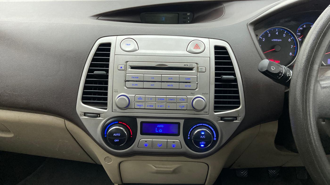 2010 Hyundai i20 MAGNA (O) 1.2, Petrol, Manual, 60,790 km, Air Conditioner