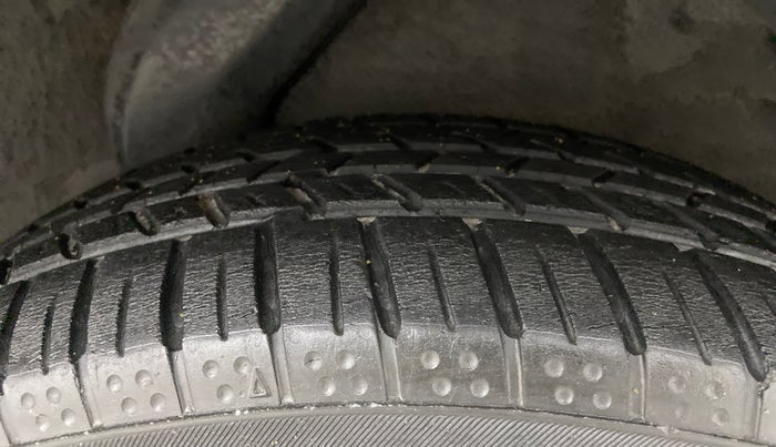 2010 Hyundai i20 MAGNA (O) 1.2, Petrol, Manual, 60,790 km, Left Rear Tyre Tread