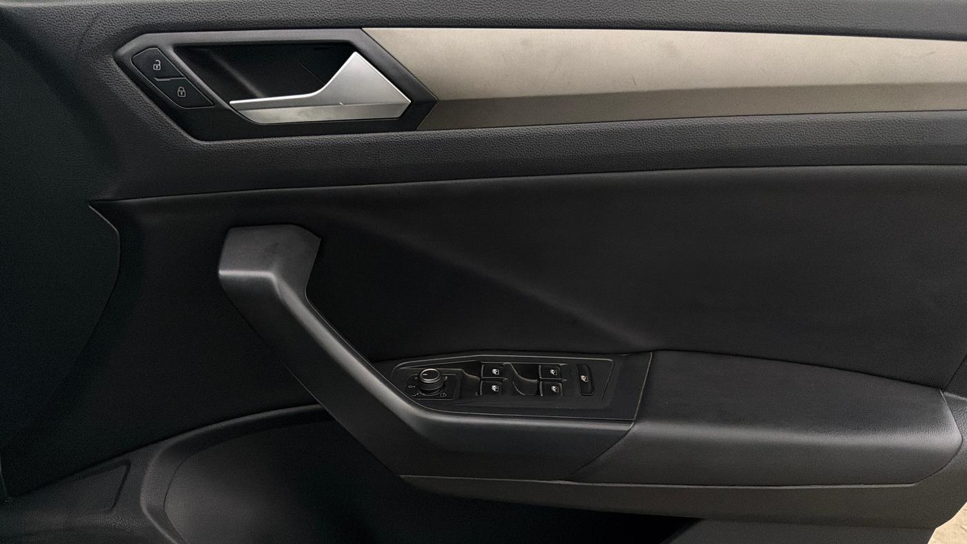 2021 Volkswagen T-ROC 1.5 TSI AT, Petrol, Automatic, 67,344 km, Driver Side Door Panels Control