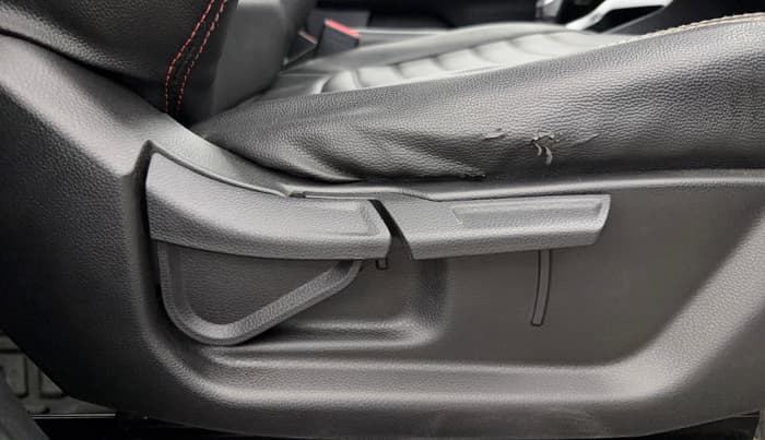 2021 KIA SONET HTK PLUS 1.0 DCT, Petrol, Automatic, 33,784 km, Driver Side Adjustment Panel
