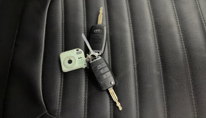 2021 KIA SONET HTK PLUS 1.0 DCT, Petrol, Automatic, 33,784 km, Key Close Up