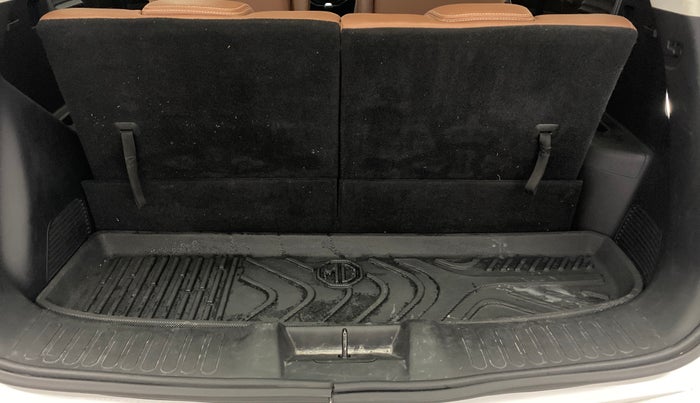 2022 MG HECTOR PLUS SHARP 1.5 PETROL TURBO HYBRID MT 6-STR, Petrol, Manual, 91,014 km, Boot Inside