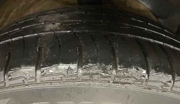 2022 MG HECTOR PLUS SHARP 1.5 PETROL TURBO HYBRID MT 6-STR, Petrol, Manual, 91,014 km, Right Front Tyre Tread