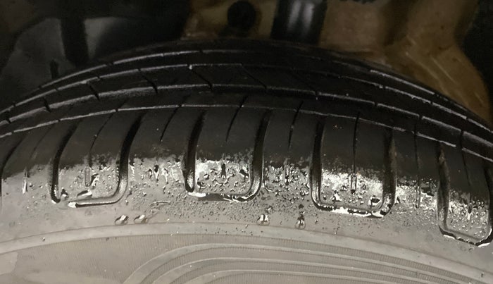 2022 MG HECTOR PLUS SHARP 1.5 PETROL TURBO HYBRID MT 6-STR, Petrol, Manual, 91,014 km, Left Front Tyre Tread