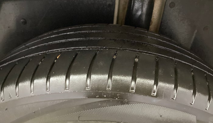 2022 MG HECTOR PLUS SHARP 1.5 PETROL TURBO HYBRID MT 6-STR, Petrol, Manual, 91,014 km, Left Rear Tyre Tread