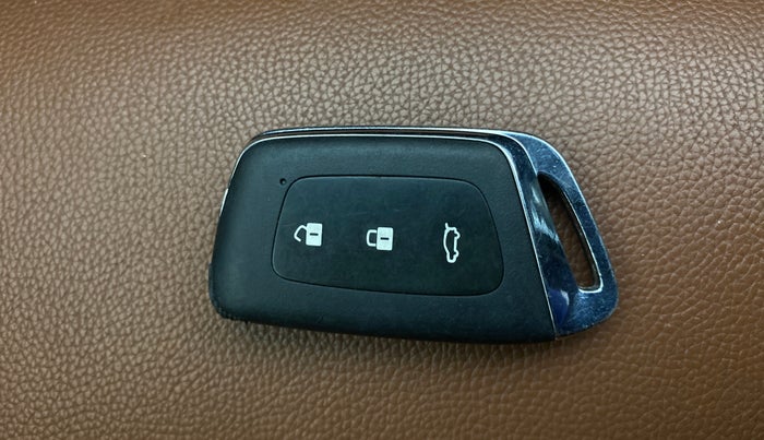 2022 MG HECTOR PLUS SHARP 1.5 PETROL TURBO HYBRID MT 6-STR, Petrol, Manual, 91,014 km, Key Close Up