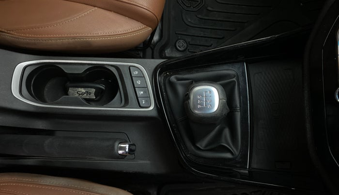 2022 MG HECTOR PLUS SHARP 1.5 PETROL TURBO HYBRID MT 6-STR, Petrol, Manual, 91,014 km, Gear Lever