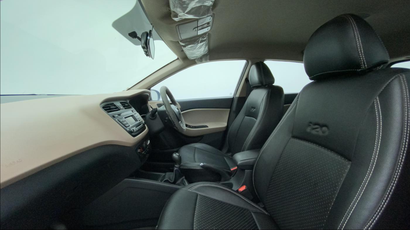 2017 Hyundai Elite i20 SPORTZ 1.2, CNG, Manual, 32,895 km, Right Side Front Door Cabin