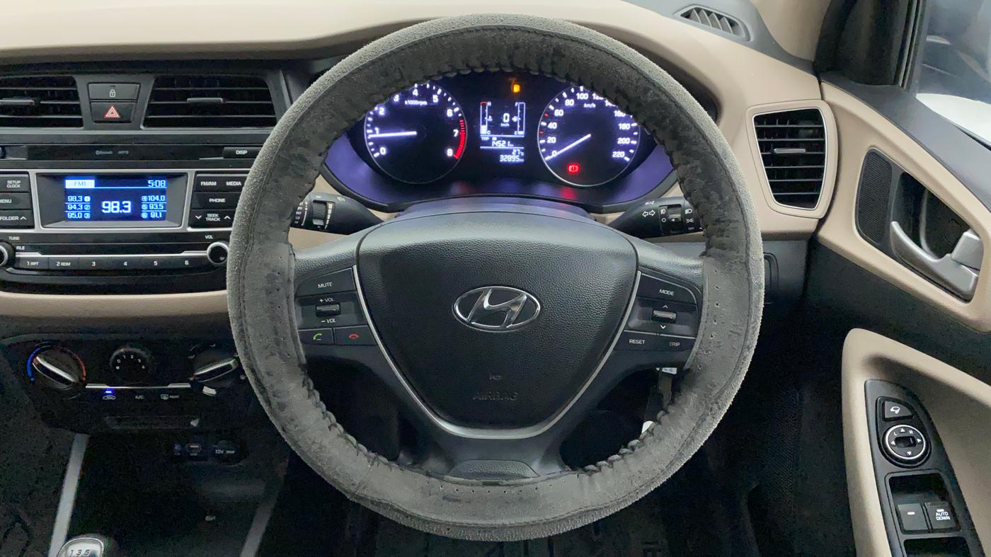 2017 Hyundai Elite i20 SPORTZ 1.2, CNG, Manual, 32,895 km, Steering Wheel Close Up