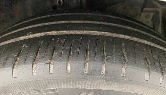 2012 Maruti Ertiga VDI, Diesel, Manual, 1,45,448 km, Right Front Tyre Tread