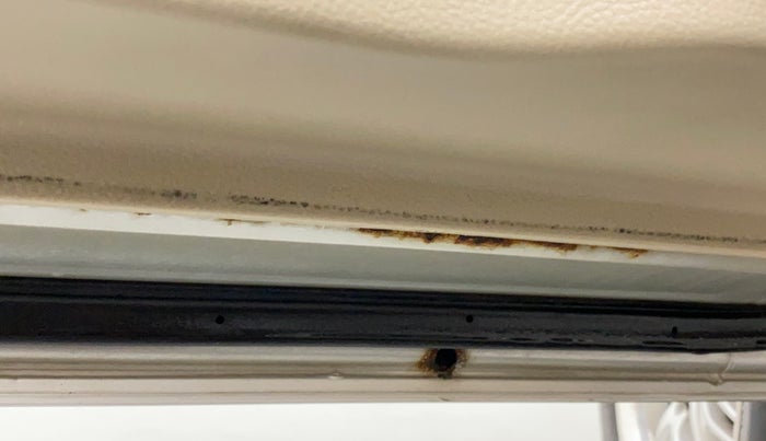 2012 Maruti Ertiga VDI, Diesel, Manual, 1,45,448 km, Front passenger door - Slight discoloration