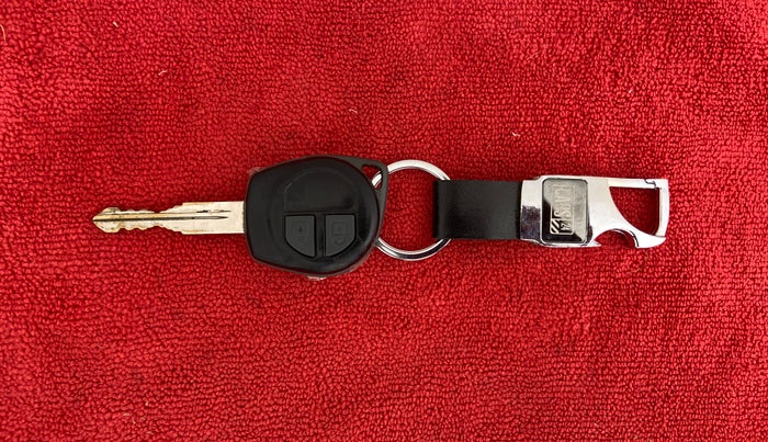 2017 Maruti Swift VXI, Petrol, Manual, 77,490 km, Key Close Up