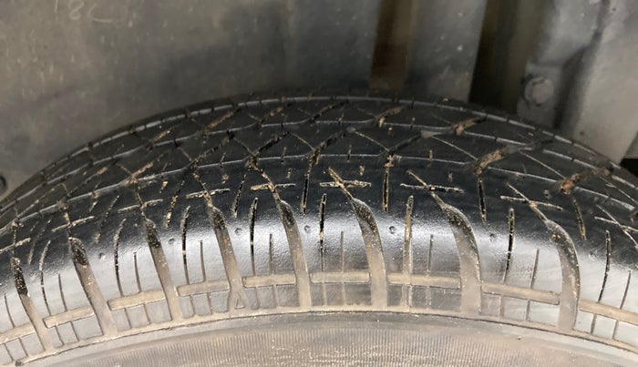 2017 Maruti Swift VXI, Petrol, Manual, 77,490 km, Left Rear Tyre Tread