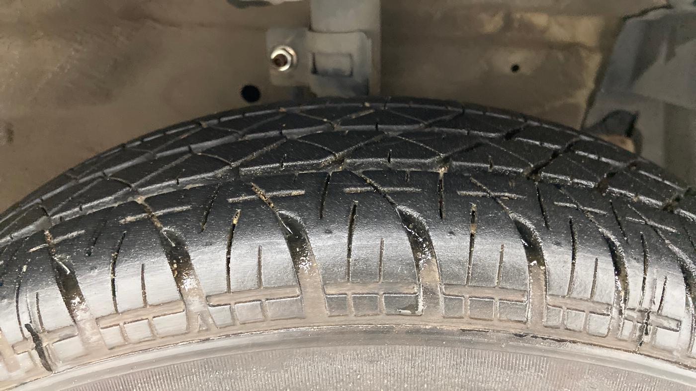 2017 Maruti Swift VXI, Petrol, Manual, 77,490 km, Right Front Tyre Tread