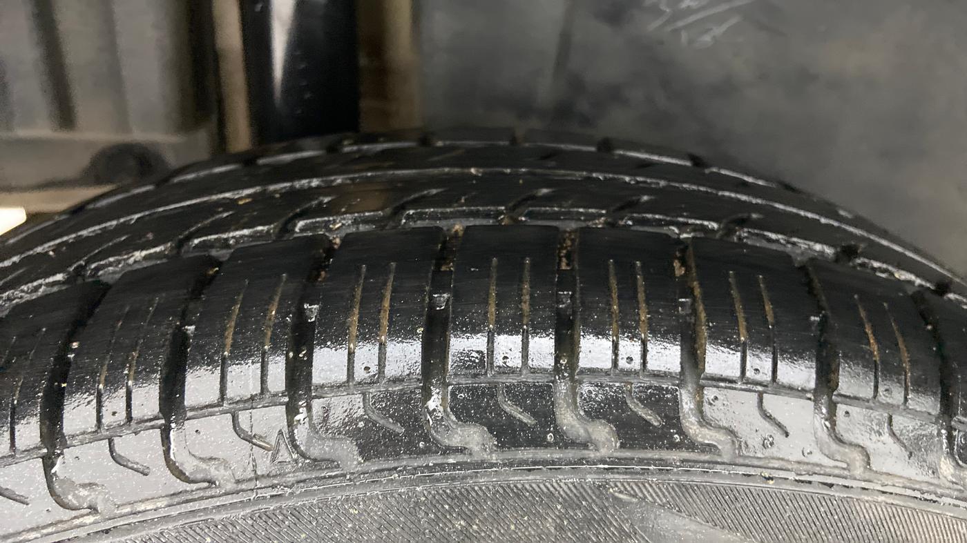 2017 Maruti Swift VXI, Petrol, Manual, 77,490 km, Right Rear Tyre Tread