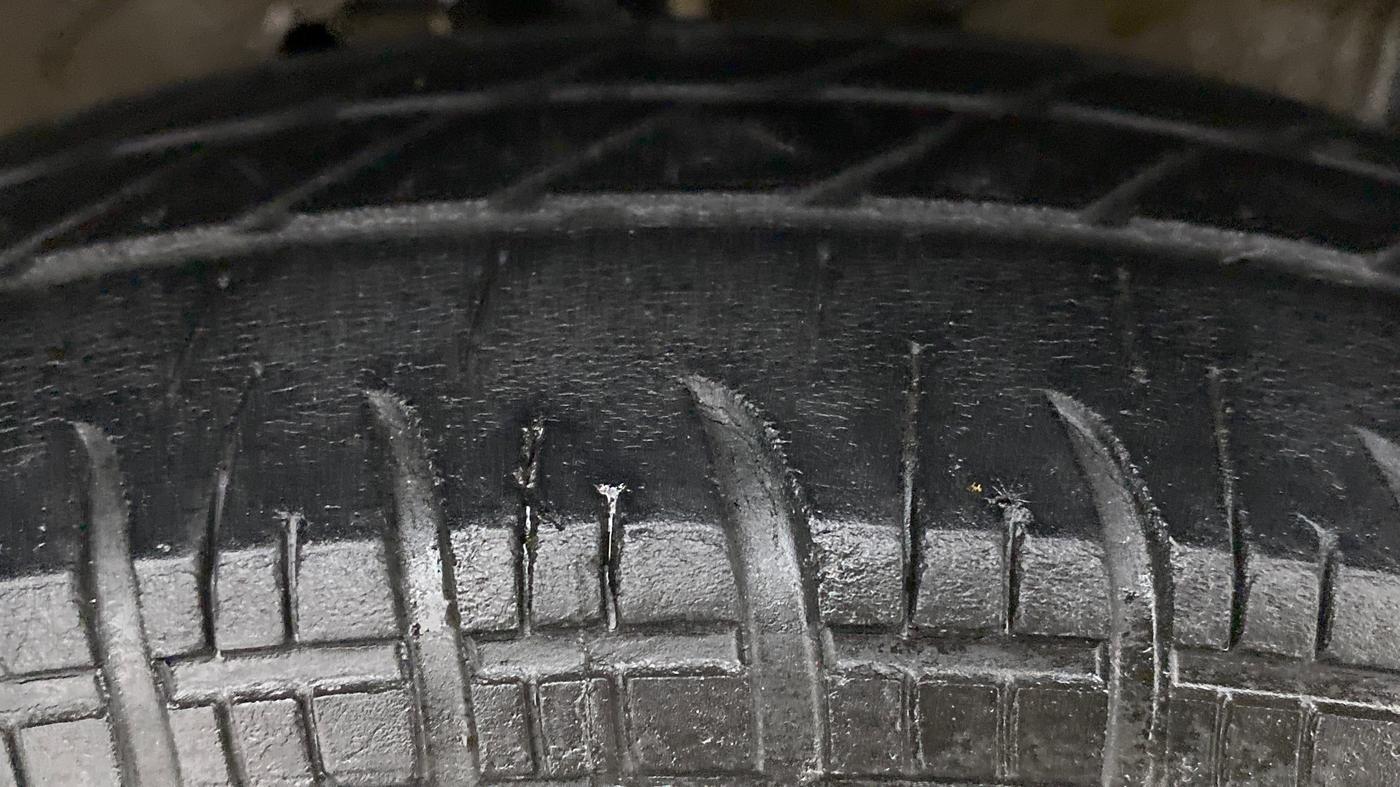 2017 Maruti Swift VDI, Diesel, Manual, 68,969 km, Right Front Tyre Tread