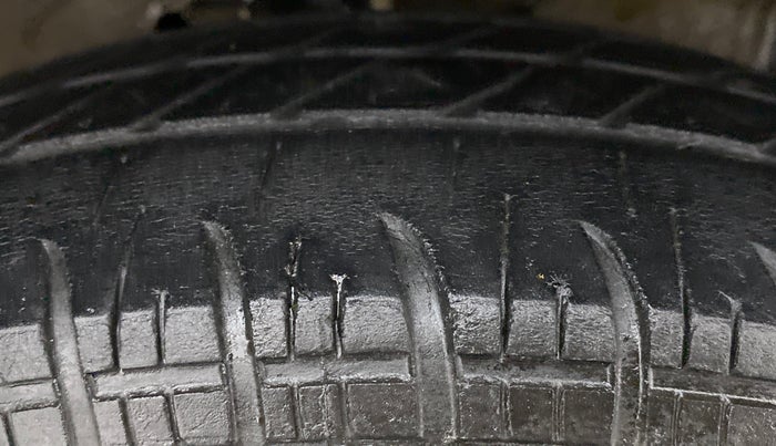 2017 Maruti Swift VDI, Diesel, Manual, 68,969 km, Right Front Tyre Tread