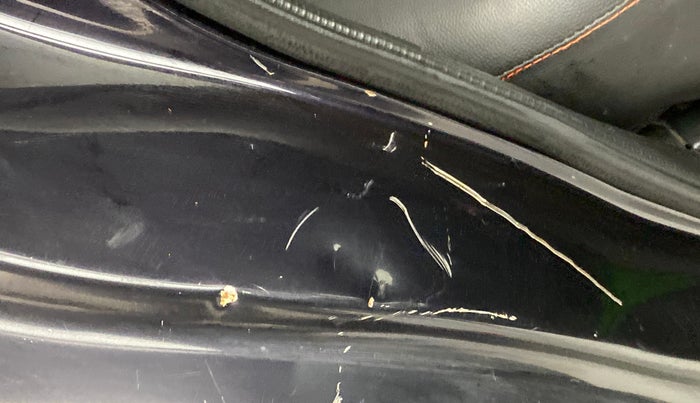 2017 Maruti Swift VDI, Diesel, Manual, 68,969 km, Right C pillar - Slightly dented