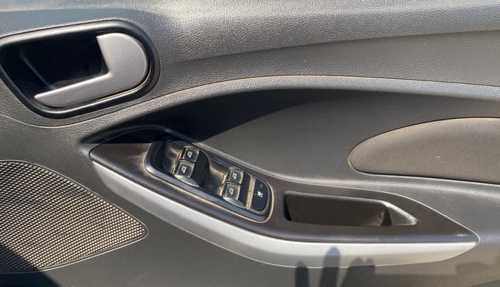 2016 Ford New Figo TREND 1.5L DIESEL, Diesel, Manual, 67,648 km, Driver Side Door Panels Control