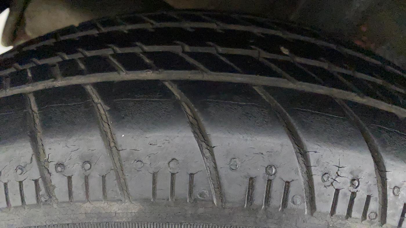 2016 Maruti Celerio ZXI AMT, Petrol, Automatic, 28,346 km, Right Rear Tyre Tread