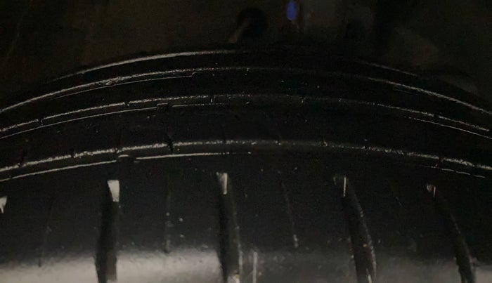 2020 Maruti Swift ZXI PLUS, Petrol, Manual, 33,325 km, Right Front Tyre Tread