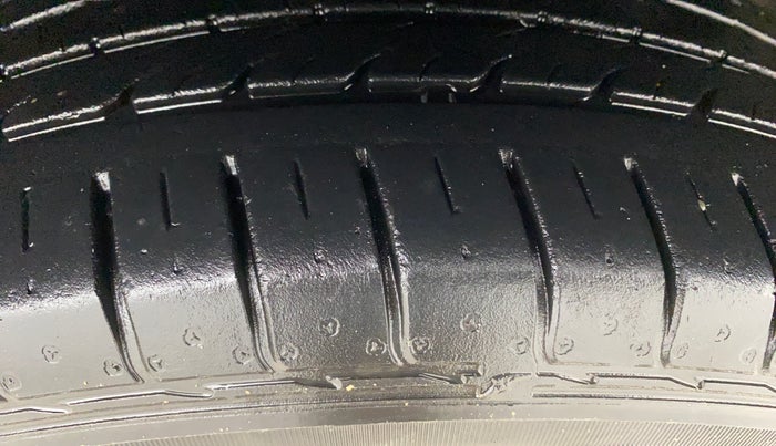 2021 KIA SELTOS HTE 1.5 PETROL, Petrol, Manual, 21,576 km, Right Front Tyre Tread