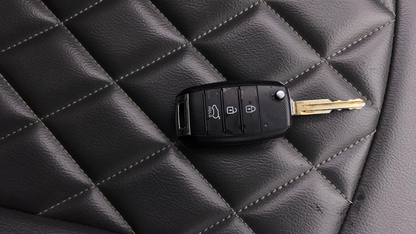 2021 KIA SELTOS HTE 1.5 PETROL, Petrol, Manual, 21,576 km, Key Close Up