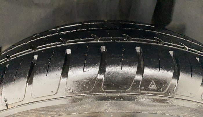 2021 Maruti Swift VXI, Petrol, Manual, 22,063 km, Left Rear Tyre Tread