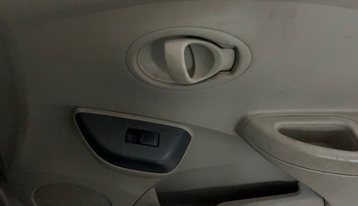 2017 Datsun Go Plus T, CNG, Manual, 70,806 km, Driver Side Door Panels Control