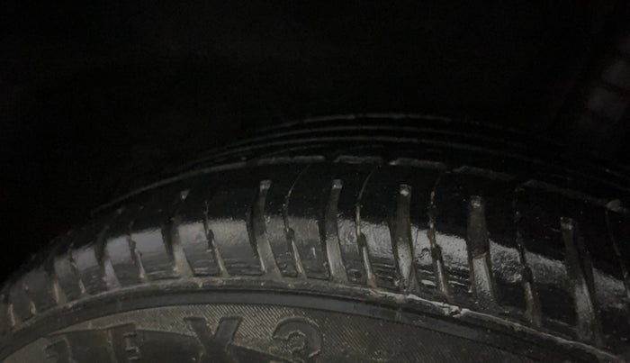 2017 Datsun Go Plus T, CNG, Manual, 70,806 km, Left Rear Tyre Tread