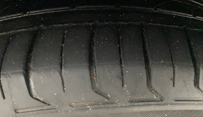 2020 Ford Ecosport TITANIUM 1.5L SPORTS(SUNROOF) DIESEL, Diesel, Manual, 1,26,599 km, Left Front Tyre Tread