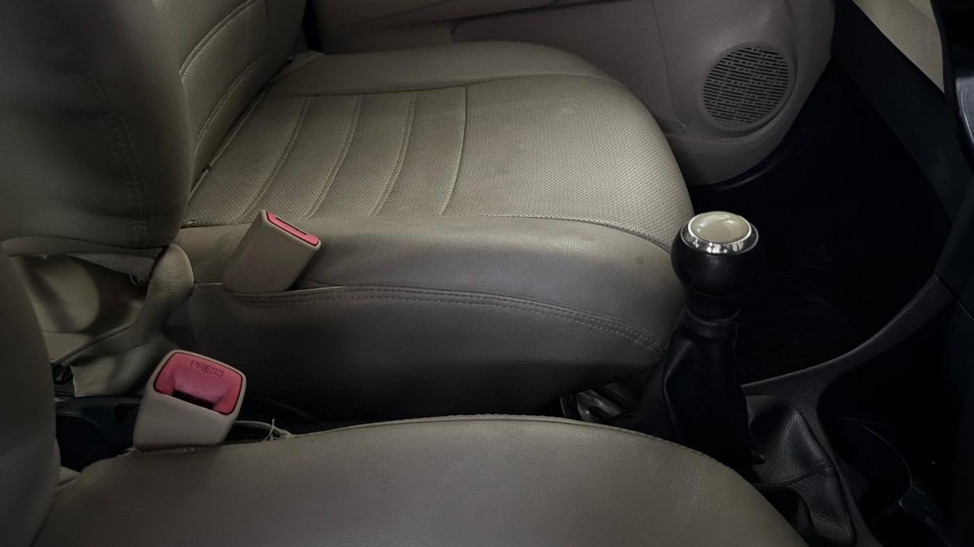 2018 Toyota Etios Liva V, Petrol, Manual, 77,543 km, Gear Lever
