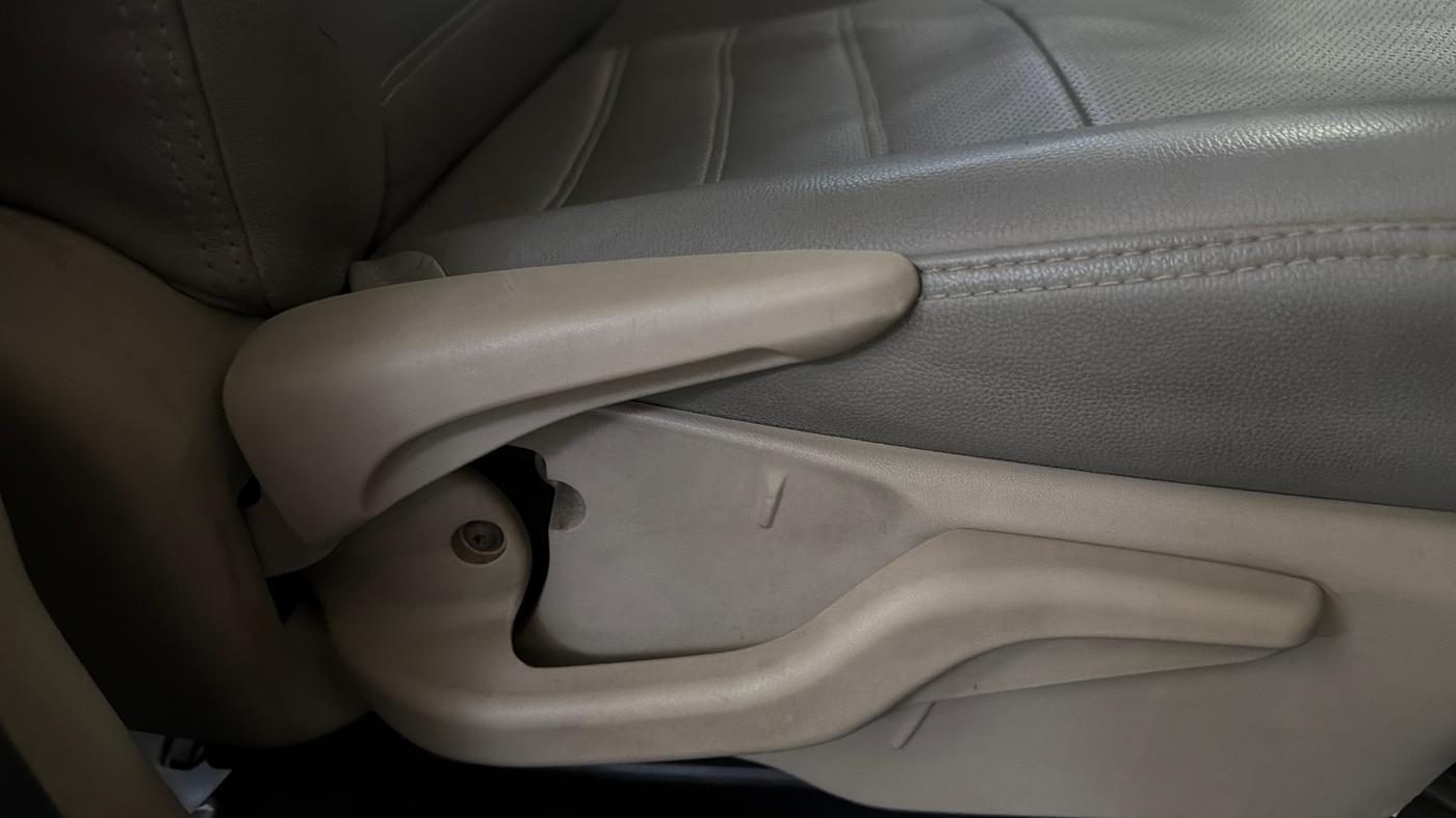 2018 Toyota Etios Liva V, Petrol, Manual, 77,543 km, Driver Side Adjustment Panel