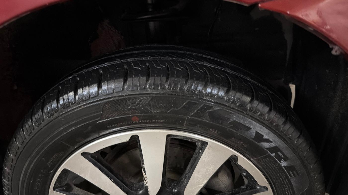 2018 Toyota Etios Liva V, Petrol, Manual, 77,543 km, Right Front Tyre Tread