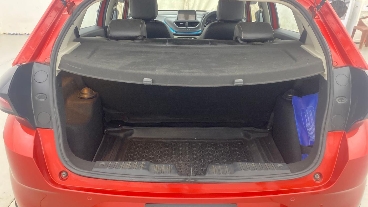 2023 Tata ALTROZ XZ PETROL, Petrol, Manual, 10,186 km, Boot Inside