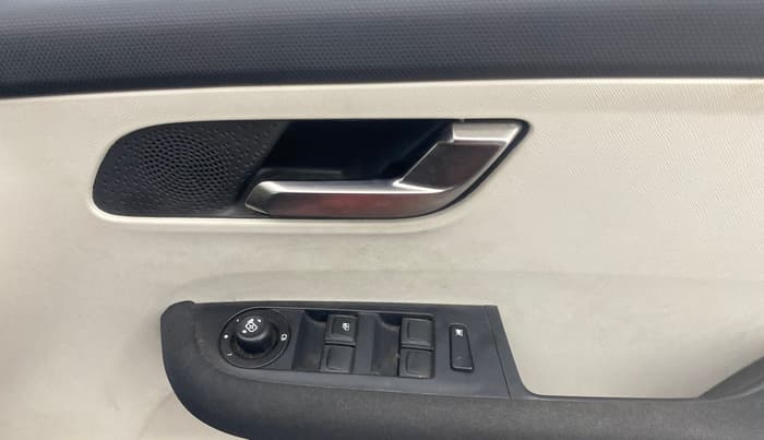 2023 Tata ALTROZ XZ PETROL, Petrol, Manual, 10,186 km, Driver Side Door Panels Control