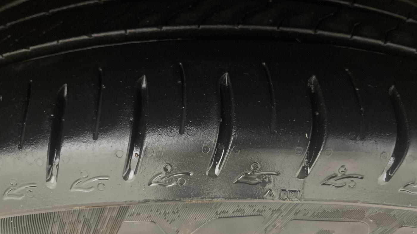 2023 Tata ALTROZ XZ PETROL, Petrol, Manual, 10,186 km, Right Front Tyre Tread
