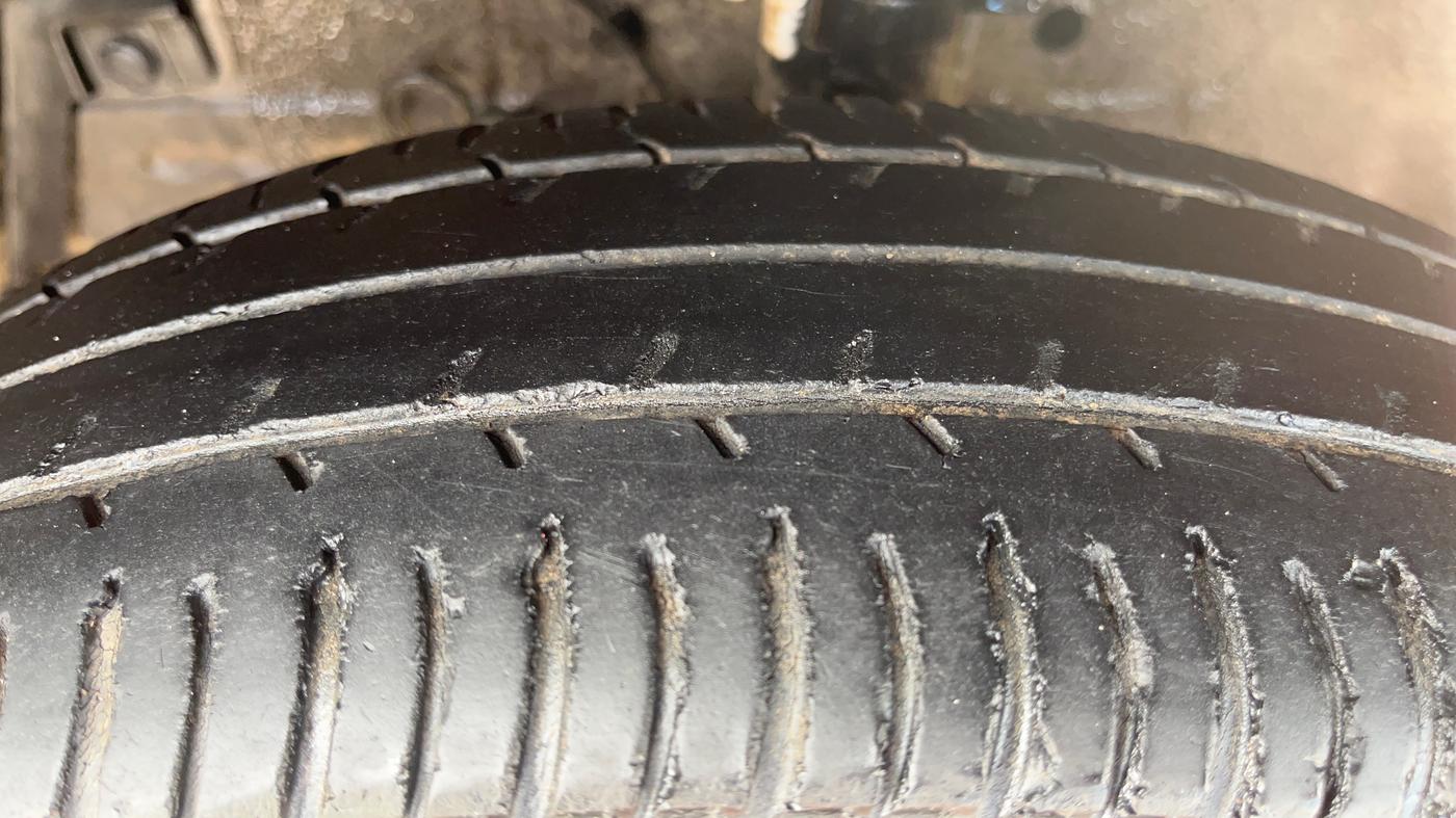 2017 Maruti Swift VXI O, Petrol, Manual, 66,153 km, Left Front Tyre Tread
