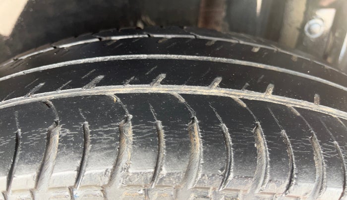 2017 Maruti Swift VXI O, Petrol, Manual, 66,153 km, Left Rear Tyre Tread