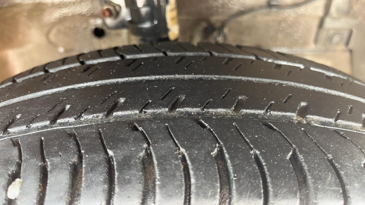 2017 Maruti Swift VXI O, Petrol, Manual, 66,153 km, Right Front Tyre Tread