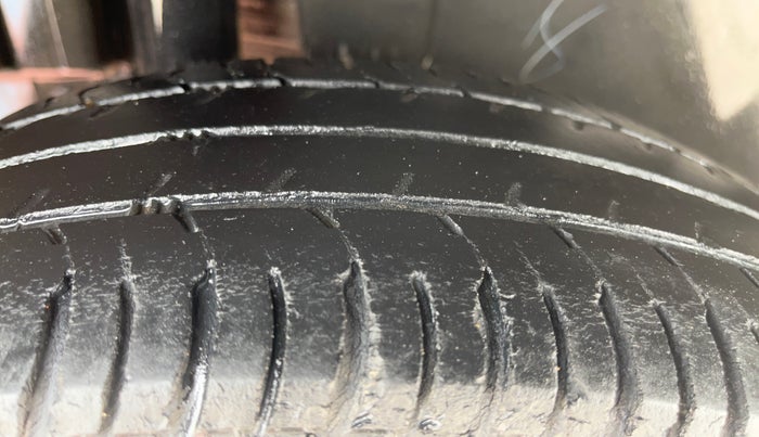 2017 Maruti Swift VXI O, Petrol, Manual, 66,153 km, Right Rear Tyre Tread