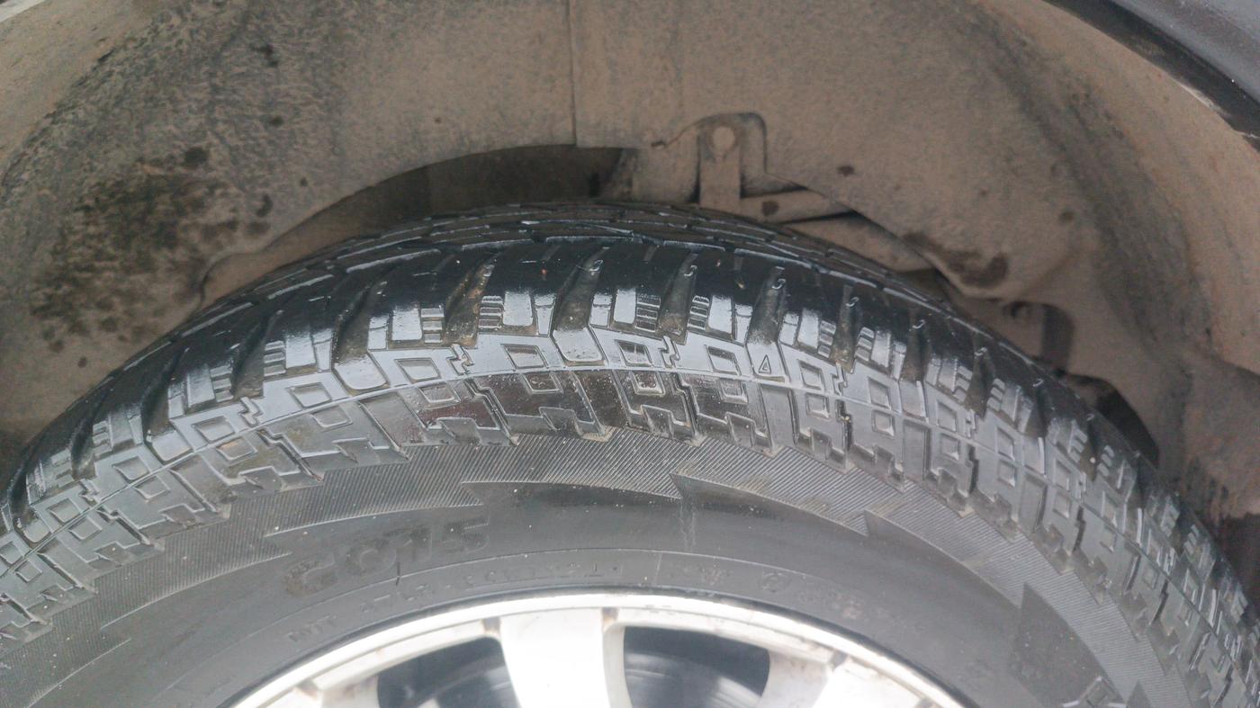 2015 Mahindra XUV500 W10, Diesel, Manual, 69,066 km, Left Rear Tyre Tread