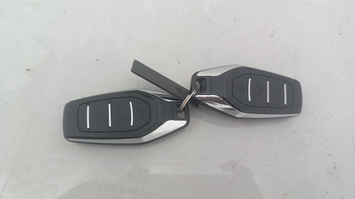2015 Mahindra XUV500 W10, Diesel, Manual, 69,066 km, Key Close Up
