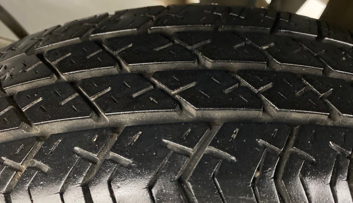 2011 Maruti Eeco 7 STR, Petrol, Manual, 20,255 km, Left Rear Tyre Tread