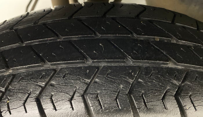 2011 Maruti Eeco 7 STR, Petrol, Manual, 20,255 km, Right Rear Tyre Tread